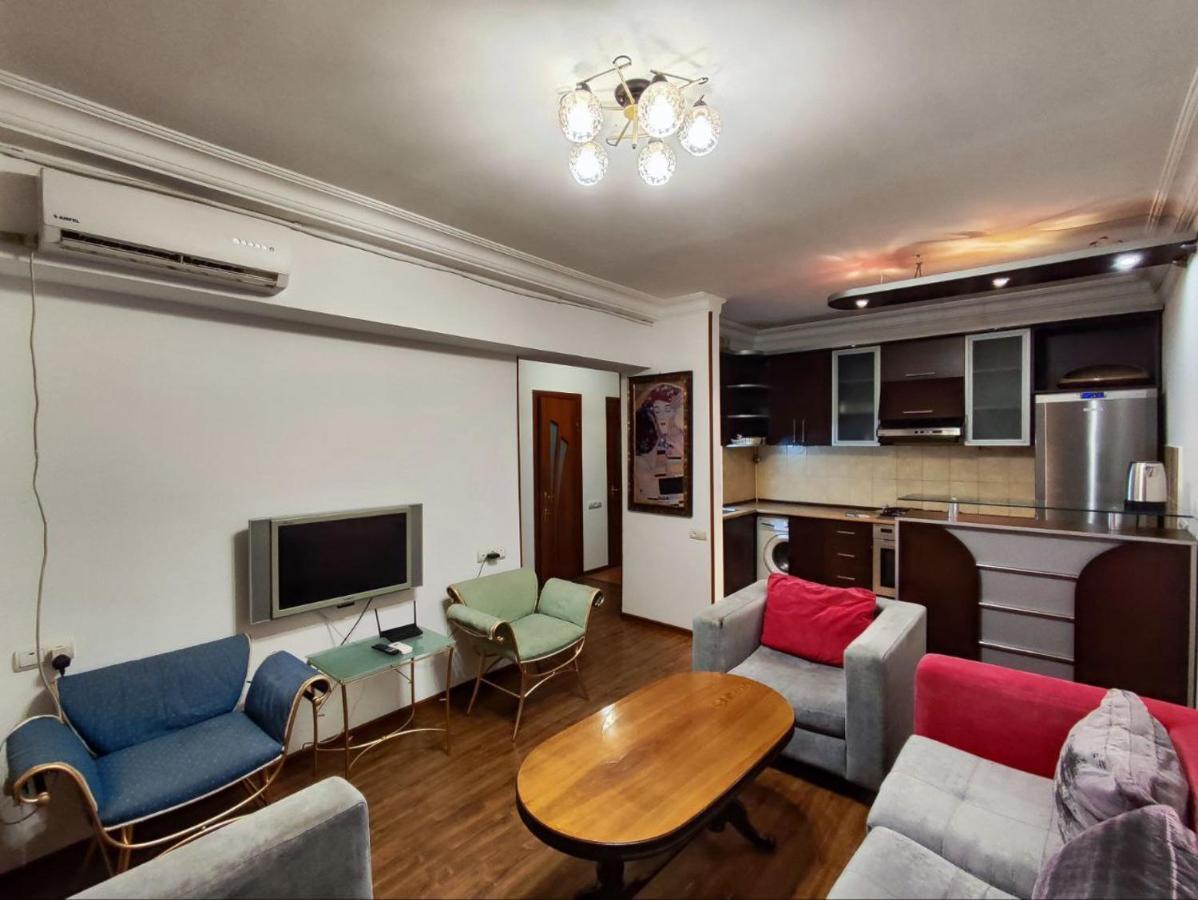 Hotel In Center Of Єреван Екстер'єр фото